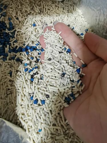 Customer photo review of Michu Mixed Tofu Cat Litter, Heavy Duty Flushable Kitty Litter