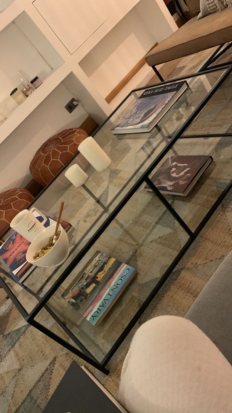 Customer photo review of Mesa de centro Rectangular 120 NEGRA dos niveles GLASS