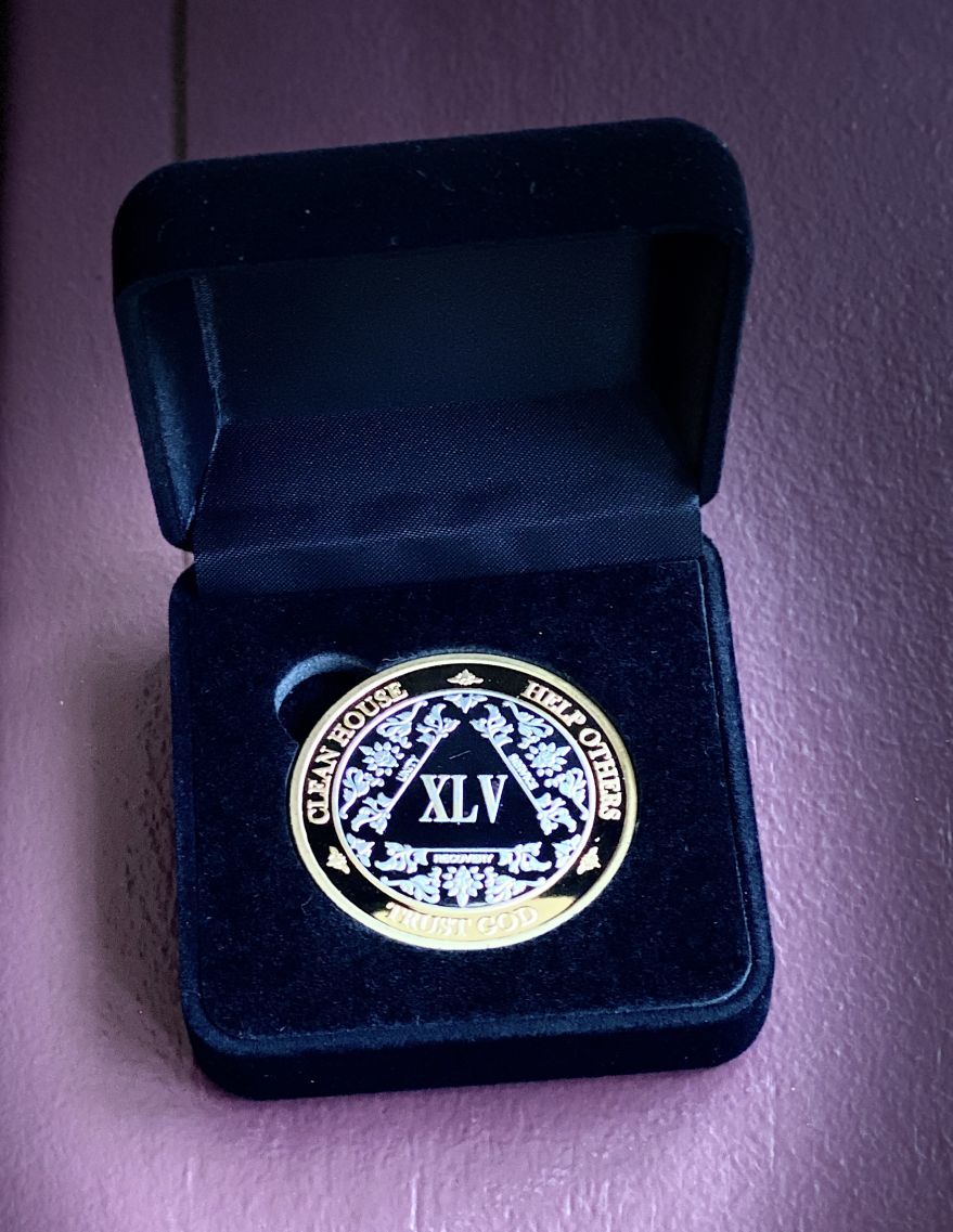 Customer photo review of 40mm AA Medallion Velvet Box - Specialty Chip/Coin/Token Holder