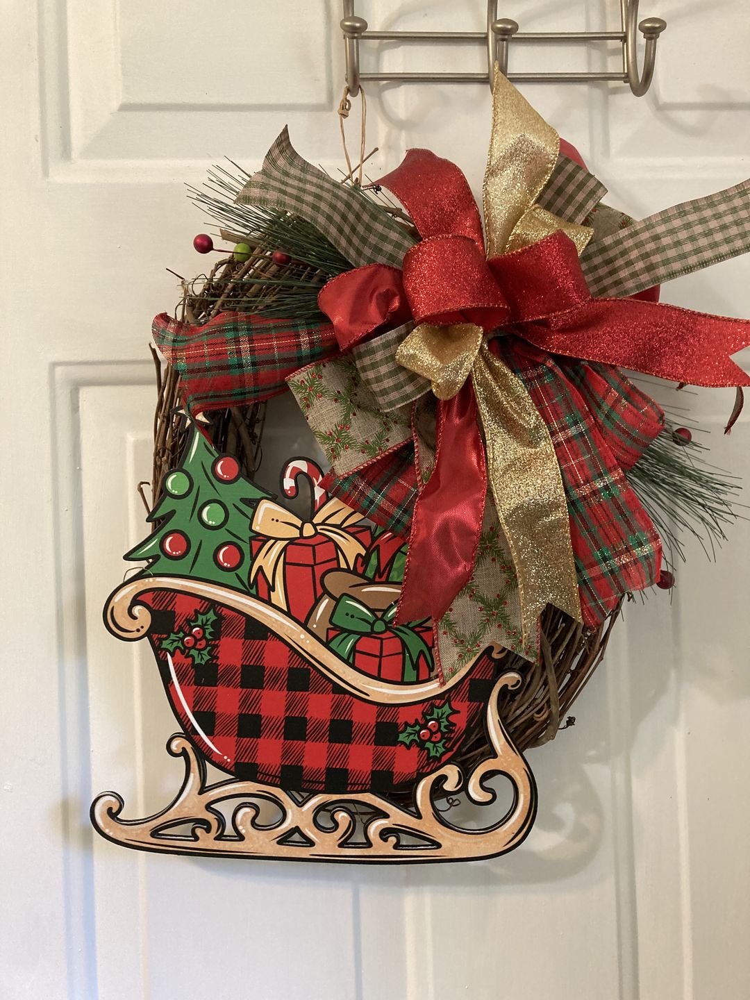Customer photo review of 14" Oval Grapevine Wreath - DECOE-033