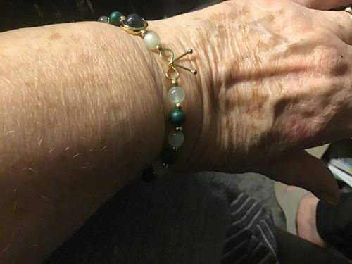 Customer photo review of Bracelet anti-douleur en malachite et pierre de lune | Or fin