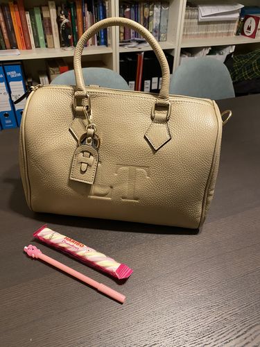 Customer photo review of Borsa Bauletto Eloise XL con catena fiocco (Personalizzabile)