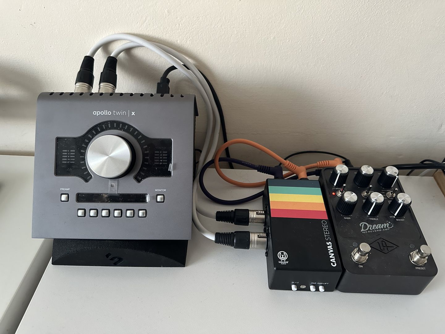 Customer photo review of PEDAL STAND 6 x 6 inch Perfect Foam Angle for UA Apollo Twin Audio Interface FX Pedals