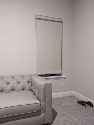 Customer photo review of SmartWings Motorized Roller Shades 100% Blackout Linen