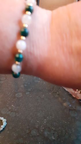 Customer photo review of Bracelet anti-douleur en malachite et pierre de lune | Or fin