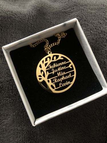 Customer photo review of LOANYA Lebensbaum Kette mit personalisierten Namen