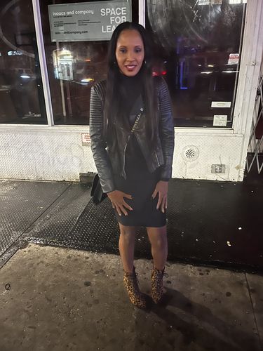 Customer photo review of Brooklyn Hair 9A Remy Straight 3 Bundle Deals