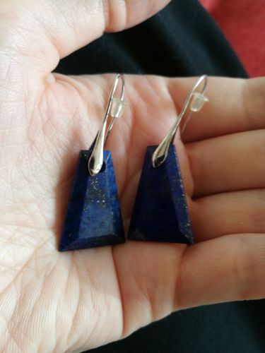 Customer photo review of Boucles d'Oreilles Minimalistes en Lapis Lazuli