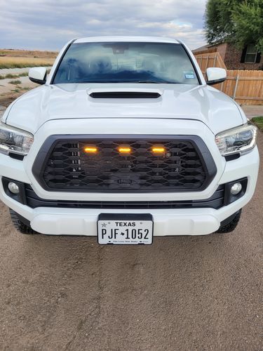 Customer photo review of Front Mesh Grille w/ Amber Lights for 2016-2021 Toyota Tacoma-Matte Black