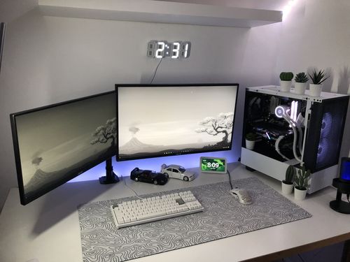 Customer photo review of Mountain White | Deskmat