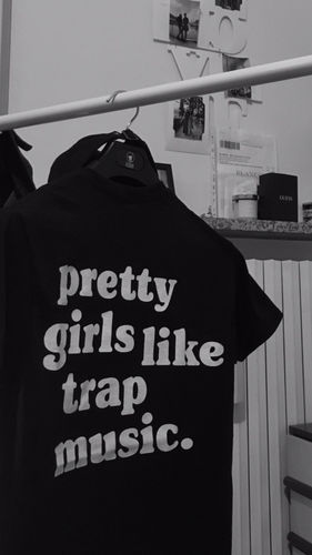 Customer photo review of T-Shirt Deltanove Pretty Girls