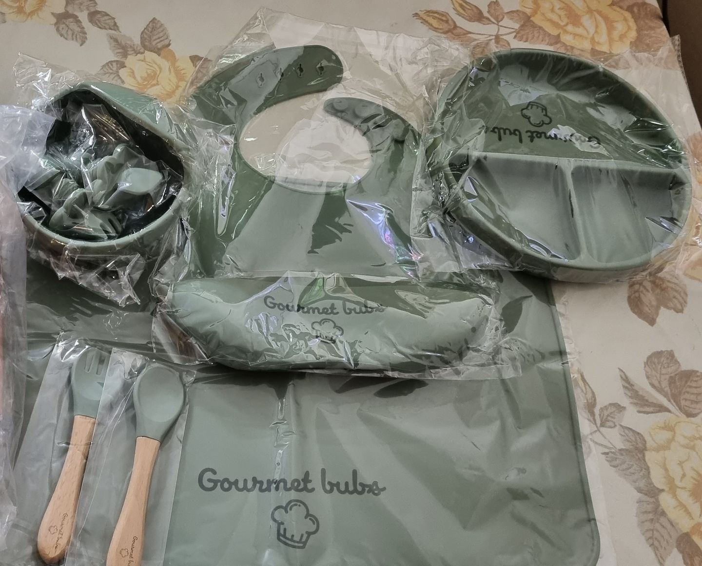 Customer photo review of Gourmet Bubs 8 Piece Feeding Set - Sage