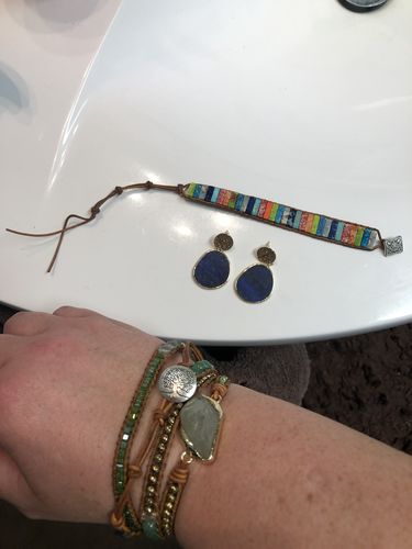 Customer photo review of SECHSTES CHAKRA TIGERAUGE LAPISLAZULI-OHRRINGE