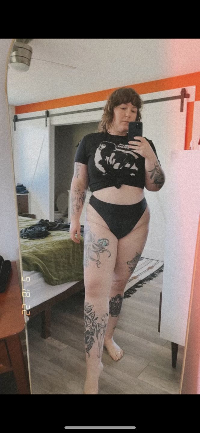 Customer photo review of Essential High Rider Hot Pants