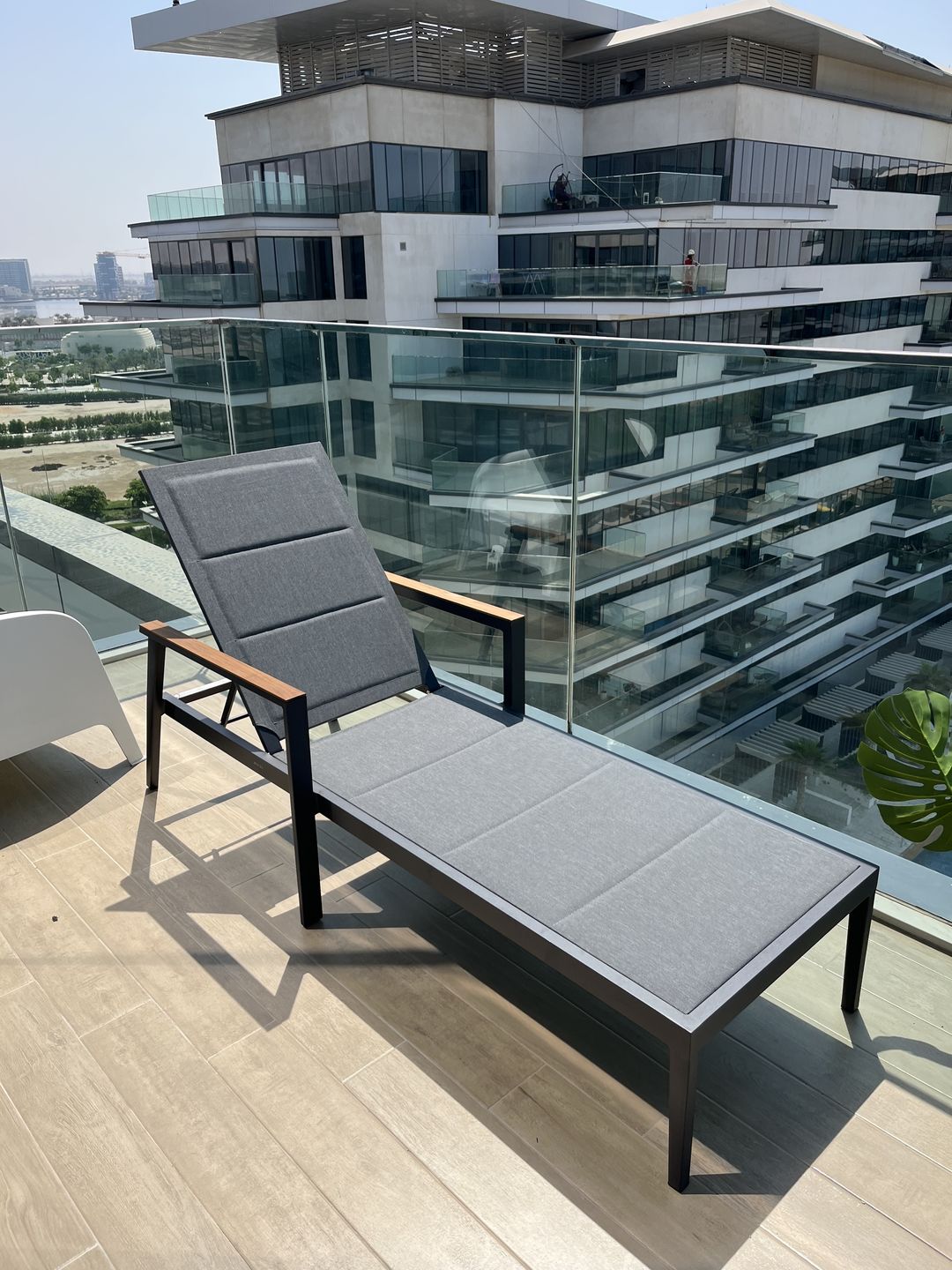Customer photo review of Polaris Outdoor Sunbed And Sidetable Table Polaris-L