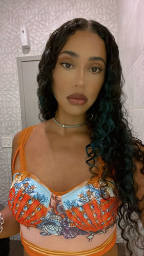 Customer photo review of Raw Tape-In Hair Extensions (1 Pack/100G)