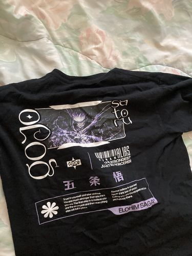 Customer photo review of Satoru Gojo - Sorcerer Tee Vol. 2