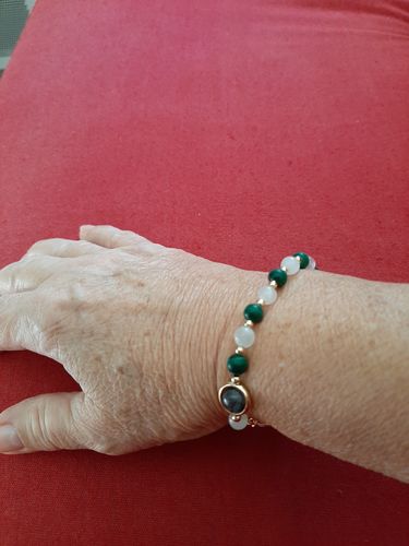 Customer photo review of Bracelet anti-douleur en malachite et pierre de lune | Or fin