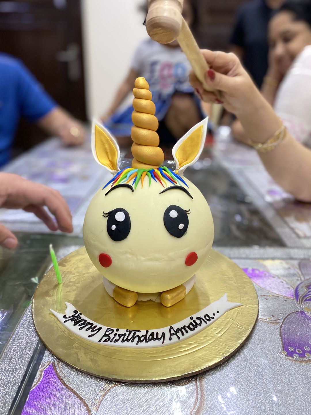 Customer photo review of Unicorn Round Pinata Cake