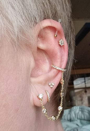 Customer photo review of Irene Earcuff Ohrstecker 14K VERGOLDET