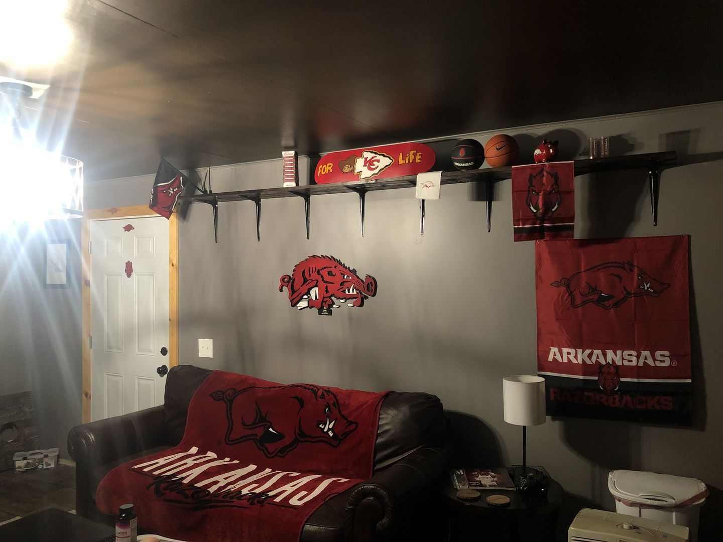 Customer photo review of Arkansas Razorbacks VAULT "Slobbering Hog" 3D Vintage Metal Wall Art