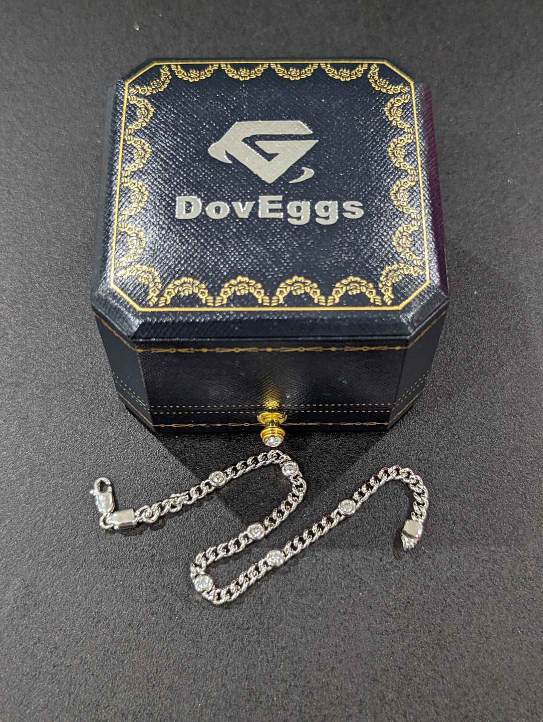 Customer photo review of Doveggs round bezel setting moissanite bracelet