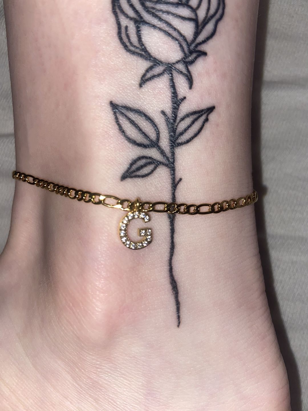 Customer photo review of Letter Fußkette | 18K vergoldet