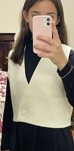 Customer photo review of CROP SWEATER VEST-IVORY