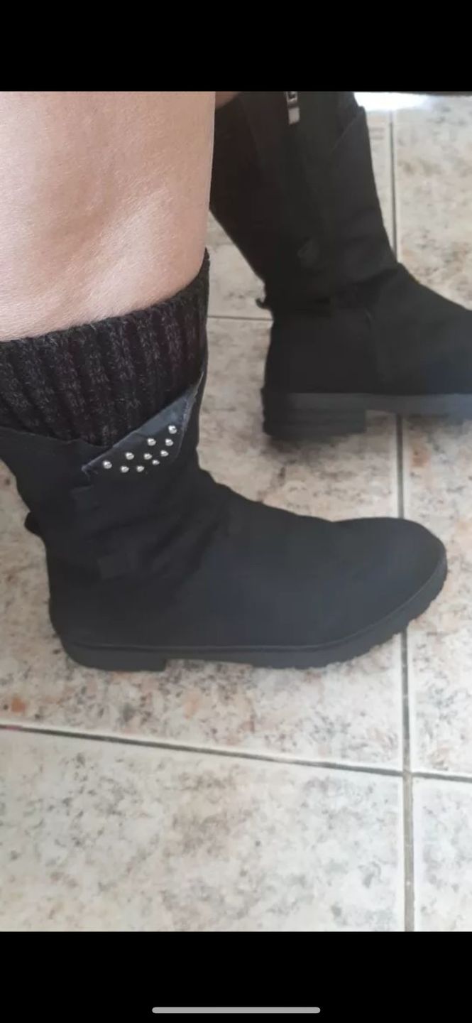 Customer photo review of MarelyShoes™ | Women's Winter Warm Back Lace Up Snow Boots