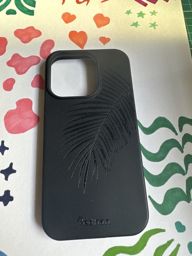 Customer photo review of Palm Leaf in Pitch Black - iPhone 14 Pro