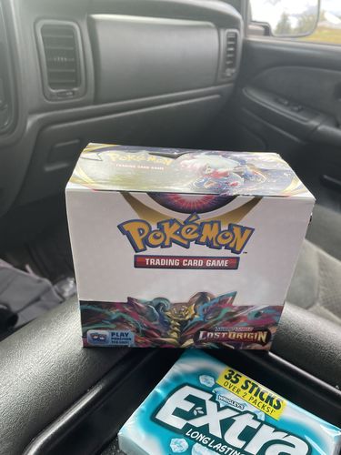 Customer photo review of POKEMON: SWORD & SHIELD - LOST ORIGIN BOOSTER BOX