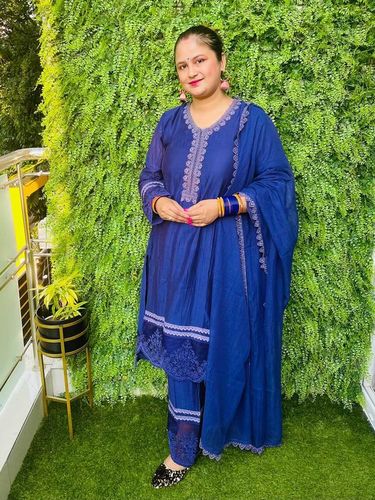 Customer photo review of Luxe French Navy Chanderi Maternity & Nursing Kurta + Bump Band Bottom + Dupatta (3 pc)