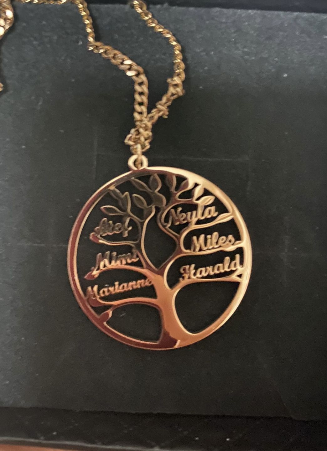 Customer photo review of LOANYA Lebensbaum Kette mit Gravur