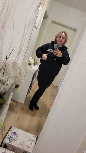 Customer photo review of Lifestyle Damen Oversized Hoodie schwarz mit Stickerei by SAEBIS®