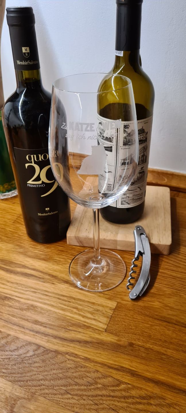 Customer photo review of Zu Katze und Wein sag ich nicht nein - Individuelles Weinglas