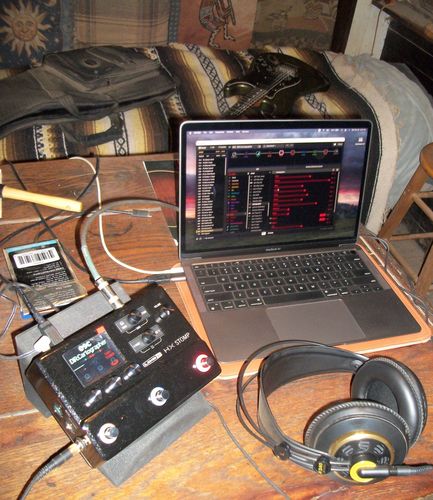 Customer photo review of PEDAL STAND 6 x 6 inch Perfect Foam Angle for UA Apollo Twin Audio Interface FX Pedals