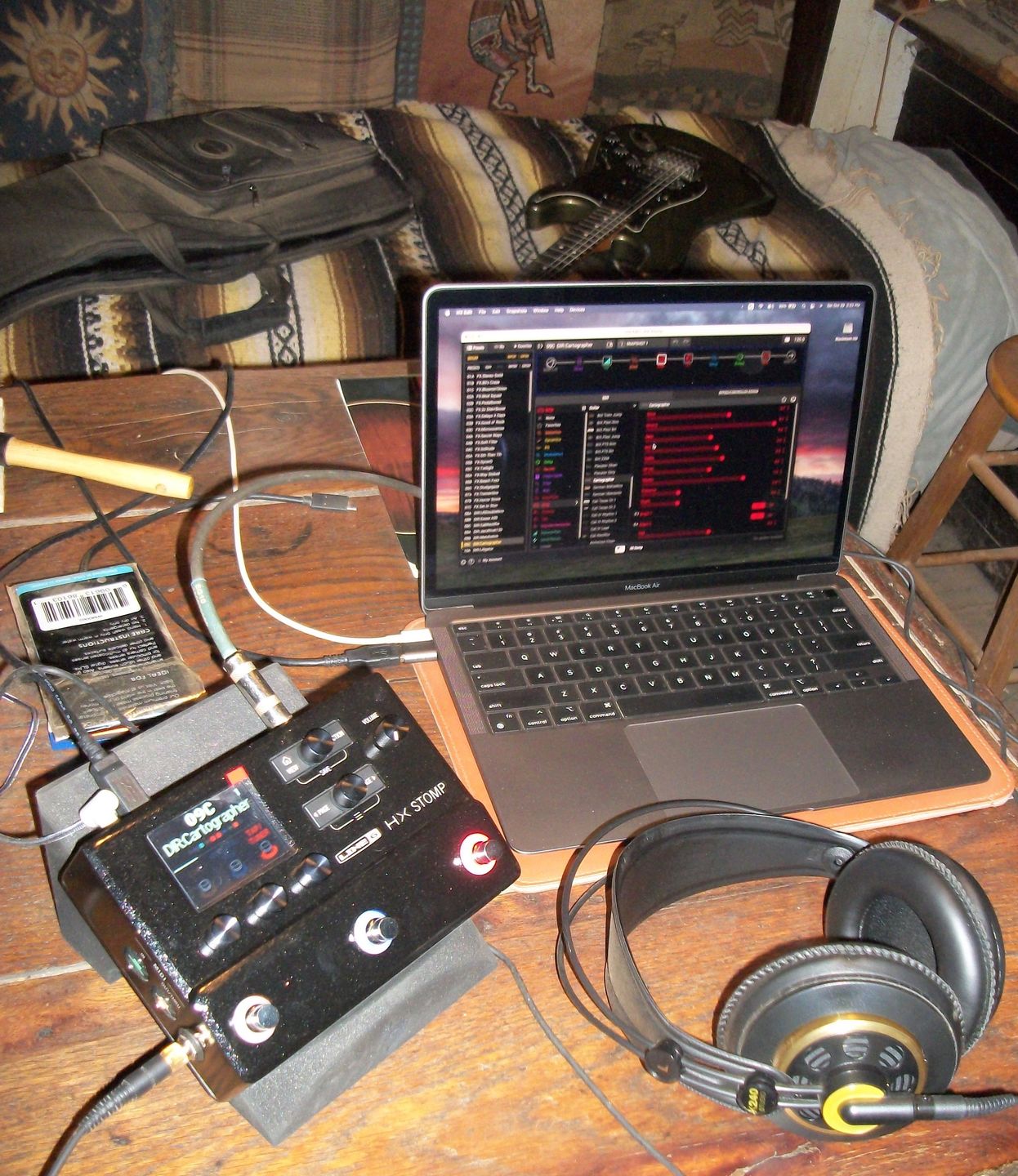 Customer photo review of PEDAL STAND 6 x 6 inch Perfect Foam Angle for UA Apollo Twin Audio Interface FX Pedals