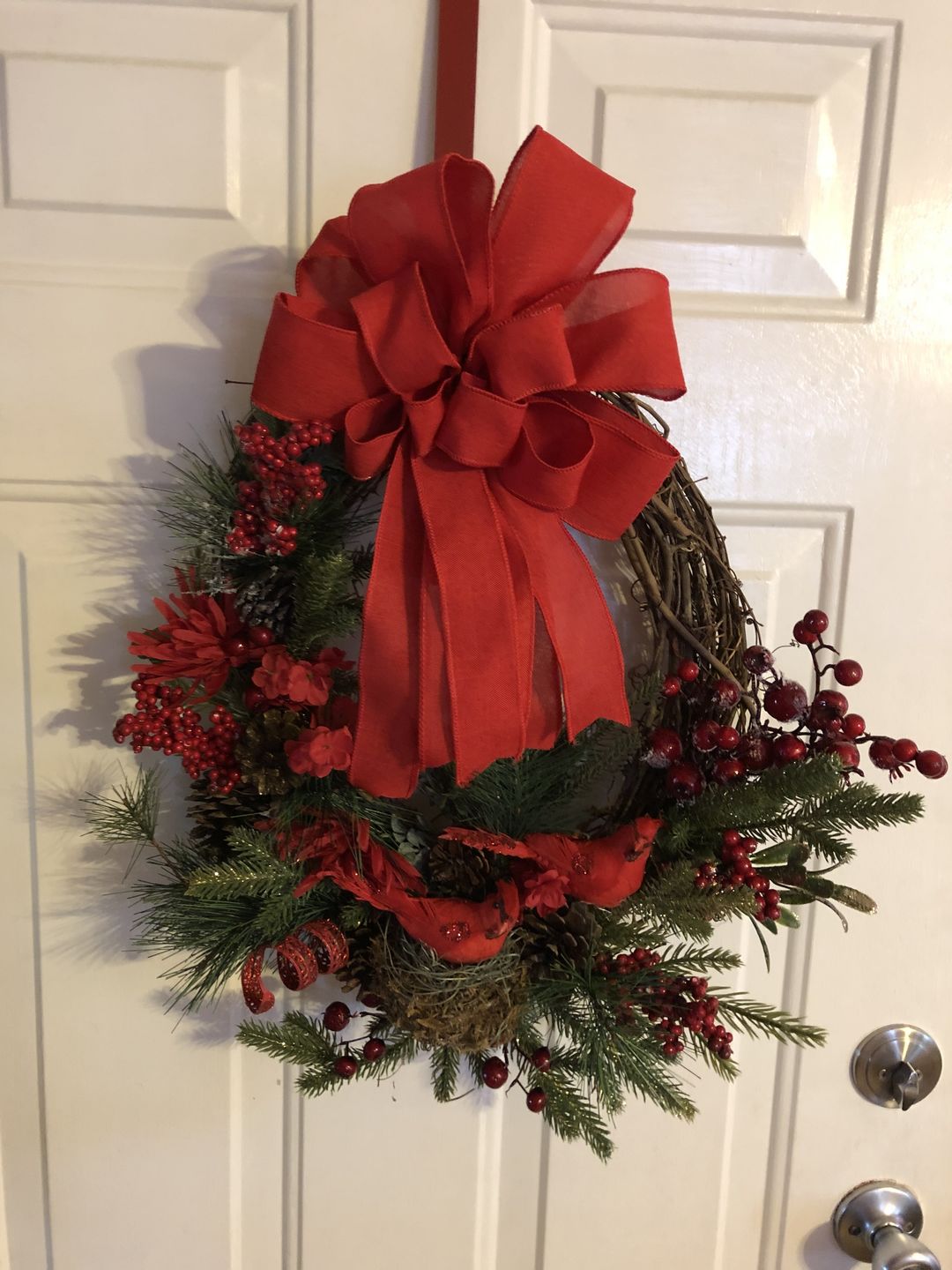 Customer photo review of 16" Oval Grapevine Wreath - DECOE-036