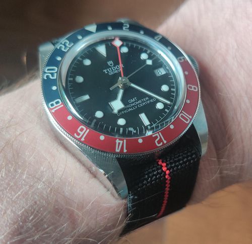 Customer photo review of Marine Nationale Military Style Elastic Strap - Blue & Red