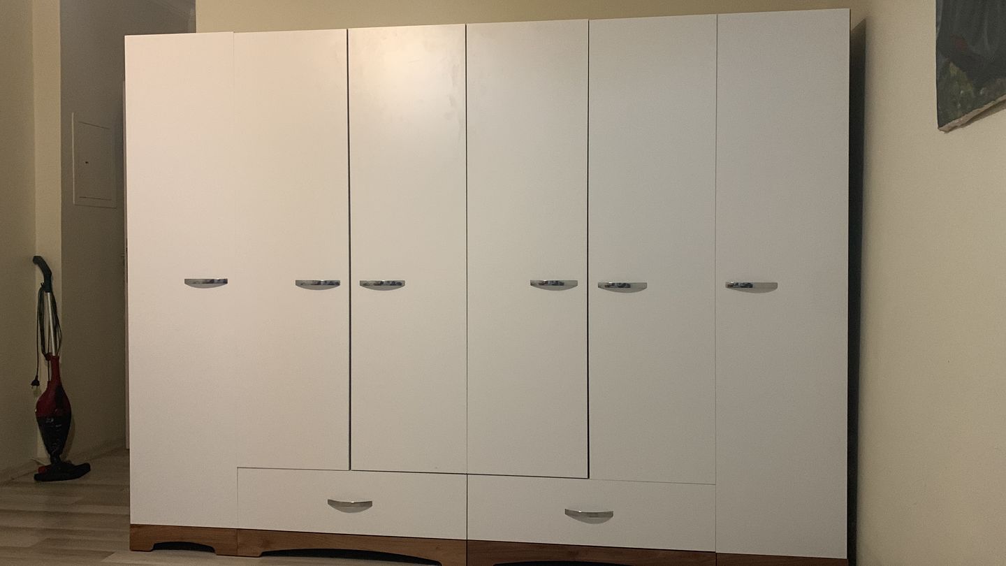 Customer photo review of Rani F4 Geniş Gardırop Elbise Dolabı 6 Kapaklı 2 Çekmeceli 12 Raflı 2 Askılı Tek Modül Minyatür Ceviz - Beyaz