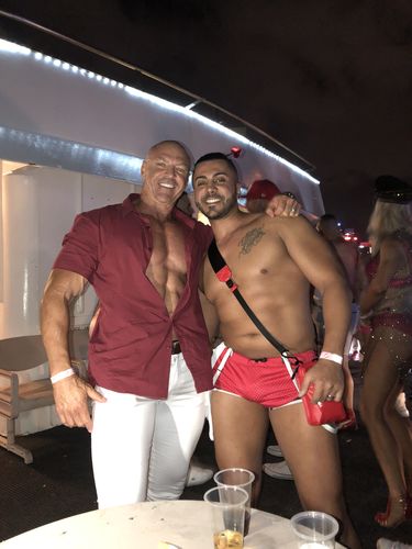 Customer photo review of Men's Muscle Fit Short Sleeve Shirt - White Element