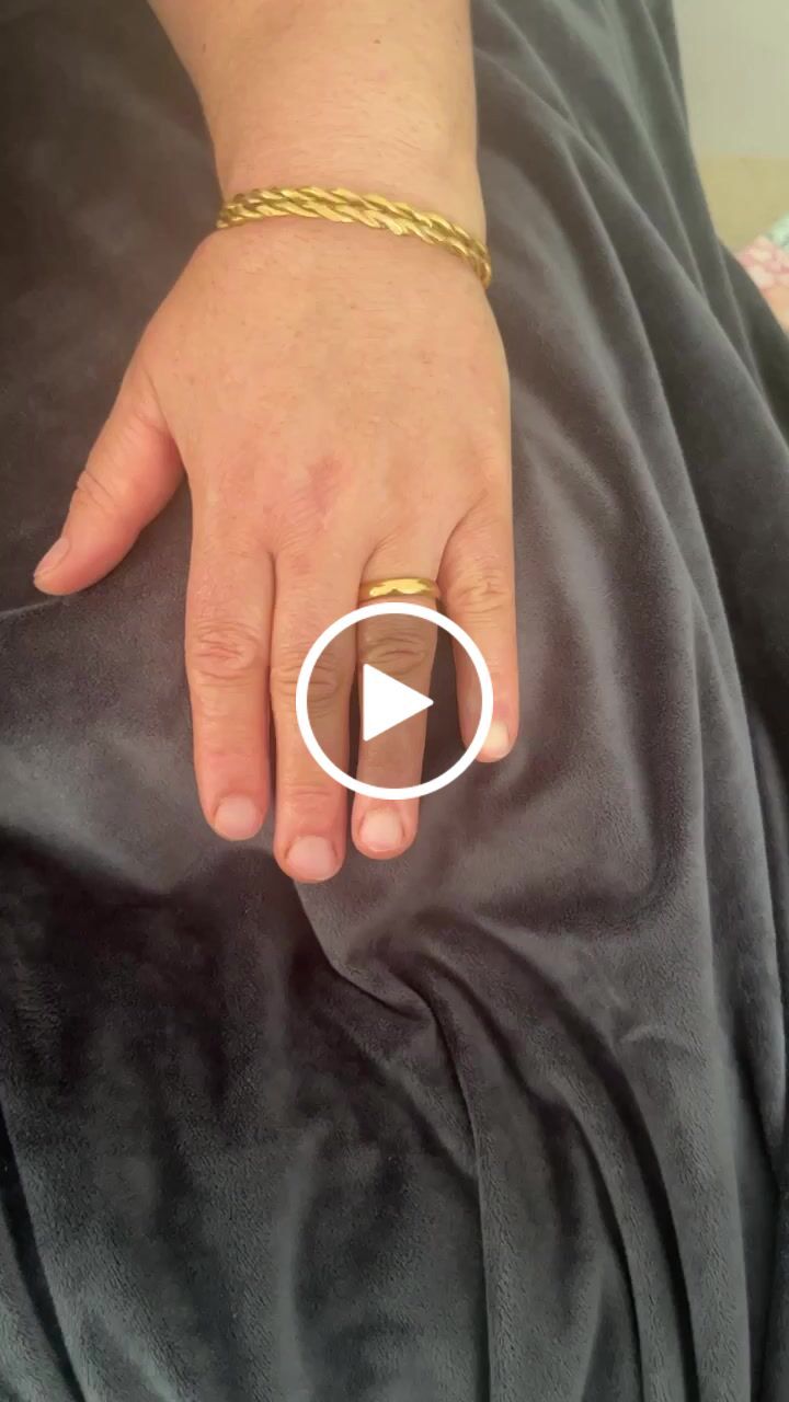 Customer video review of Lena Ring | 18K vergoldet