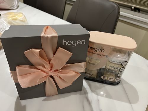 Customer photo review of Hegen PCTO™ 240ml/8oz Feeding Bottle PPSU, 2-Pack with 2 x Medium Flow Nipple (3 to 6 months)