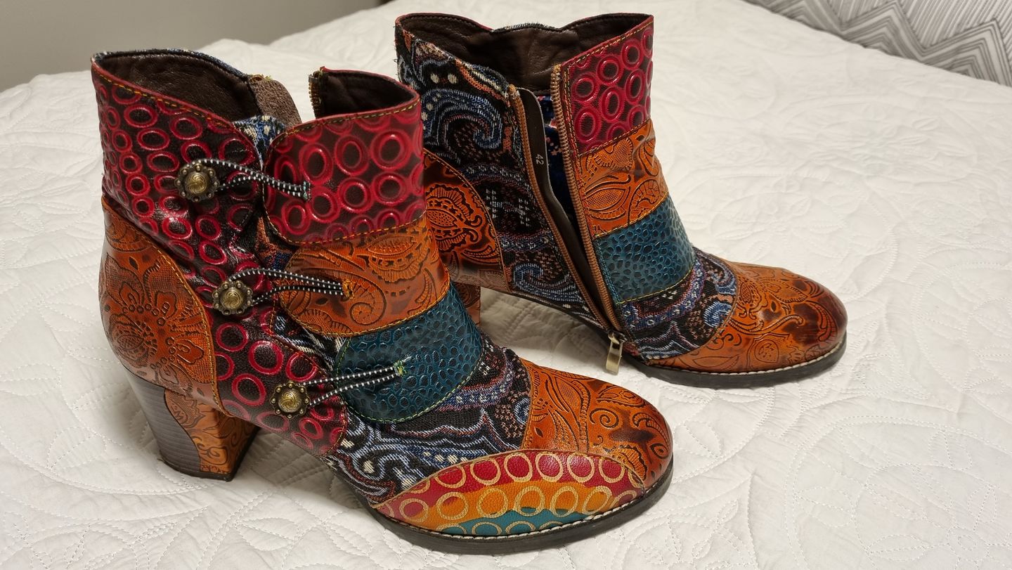 Customer photo review of Handmade Leather Stitching Jacquard Craft Boots