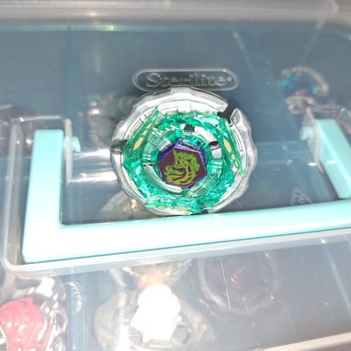 Customer photo review of Takara Tomy Ray Striker Beyblade BB-71 Unicorno D125CS Metal Masters