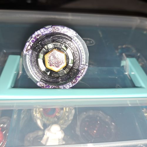 Customer photo review of Takara Tomy Scythe Kronos Beyblade BB-113 (T125EDS) Metal Fury - With Launcher