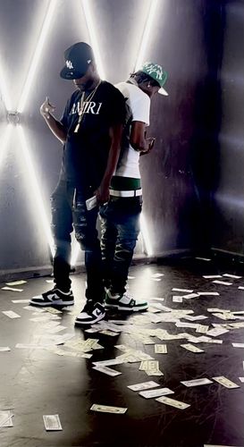 Customer photo review of Nike WMNS SB Dunk Low Light Bone