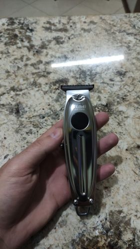 Customer photo review of Kemei KM-1948 All-metal Professional Electric Hair Trimmer for Barber LCD Battery Indicator Display Men 0mm Hair Cutting Machine