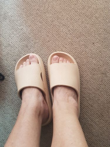 Customer photo review of The Cushy Slides™