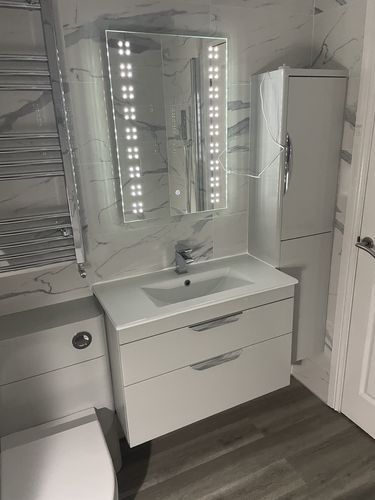Customer photo review of Reina Capo 1000 x 500mm Chrome Straight Towel Rail